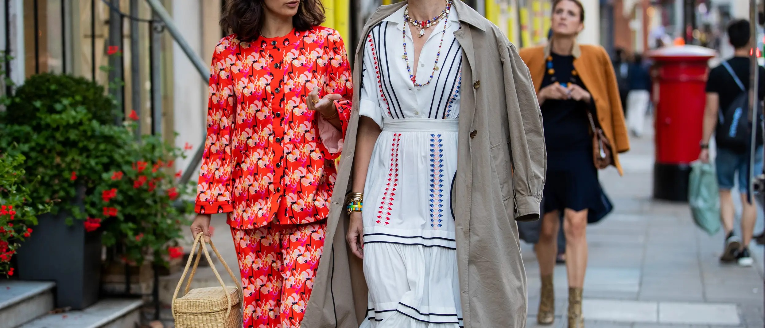 BONIU Clothing Shop -BONIU Clothing Shop walking women in vintage dress